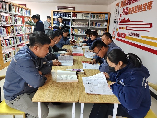 額鹽公司黨委組織開展“感黨恩 聽黨話 跟黨走”—母親湖畔閱經(jīng)典，共筑書香額鹽主題黨日活動